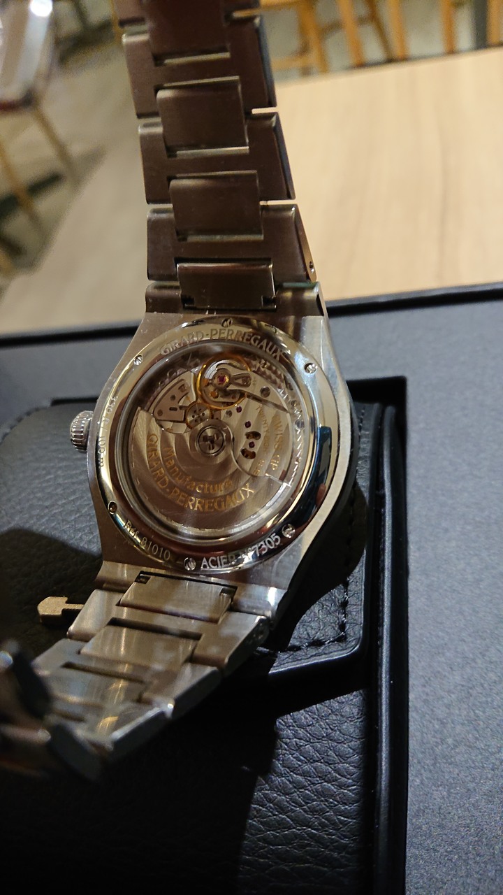 開箱：GIRARD-PERREGAUX Laureato 芝柏白桂冠