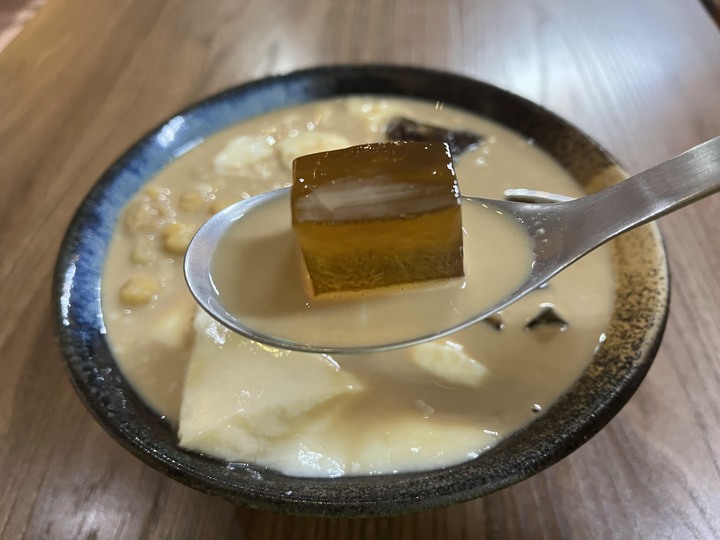 [食記] 吃豆腐祖傳手沖豆花，台灣新北板橋，豆香與咖啡香的交融的咖啡豆花