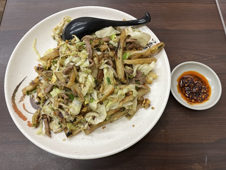 [食記] 93番茄牛肉麵，台灣台北中正，香鹹回甘微酥脆的牛肉炒餅！