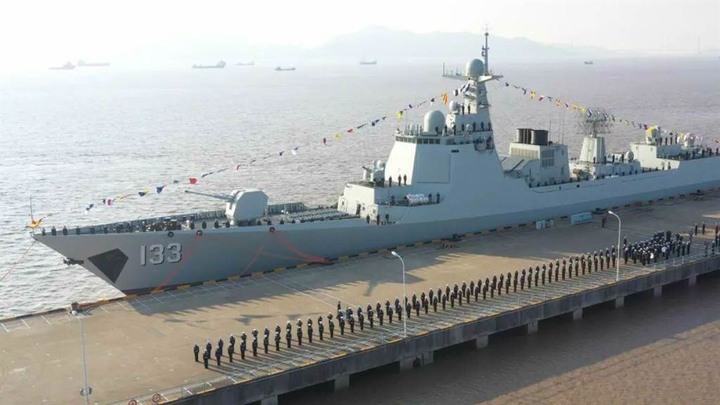 軍艦瘋狂下餃子,中國大連造船廠同時建5艘052D驅逐艦!