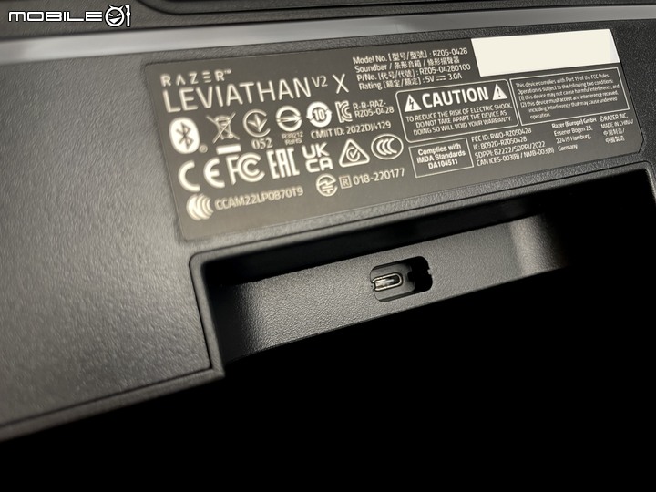 [開箱] 小巧花俏 雷蛇 Leviathan V2 X PC Gaming Soundbar