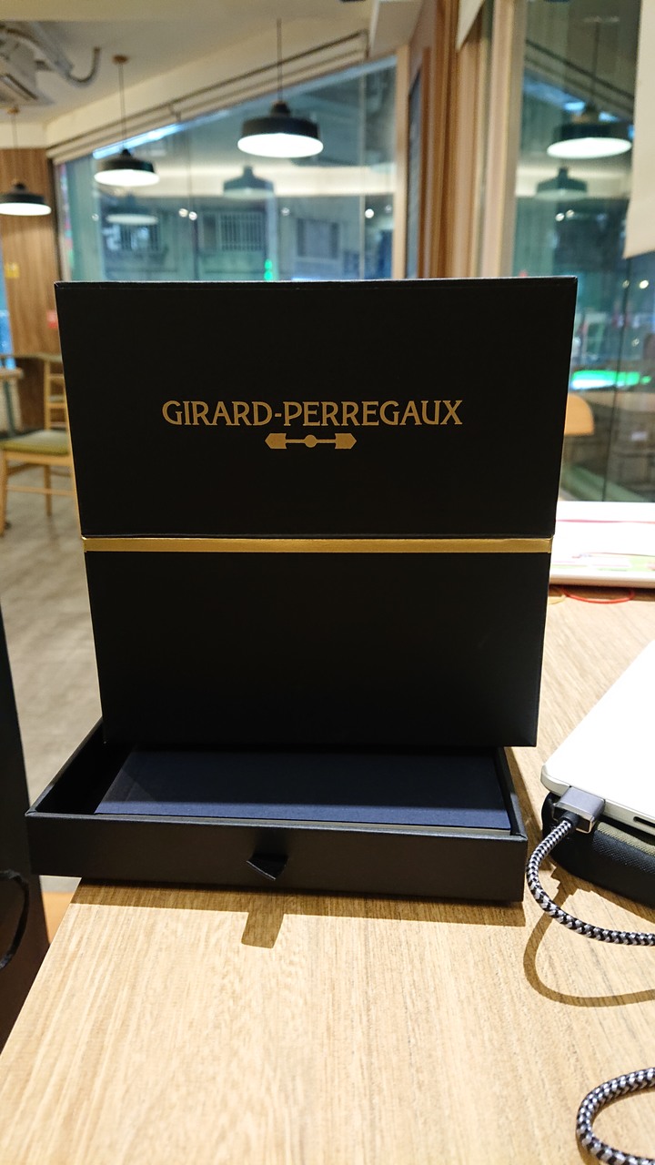 開箱：GIRARD-PERREGAUX Laureato 芝柏白桂冠