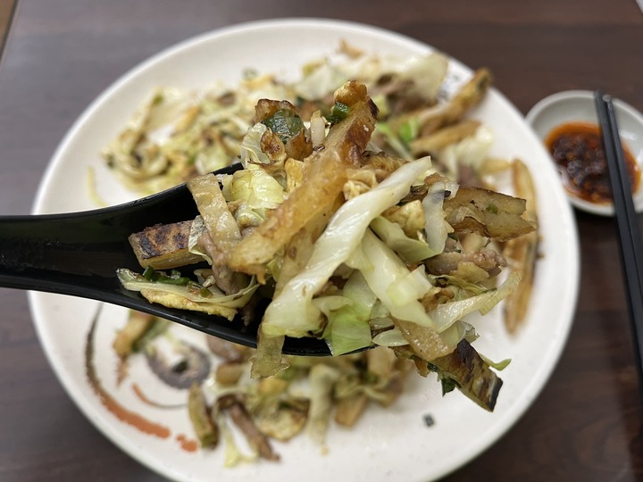 [食記] 93番茄牛肉麵，台灣台北中正，香鹹回甘微酥脆的牛肉炒餅！