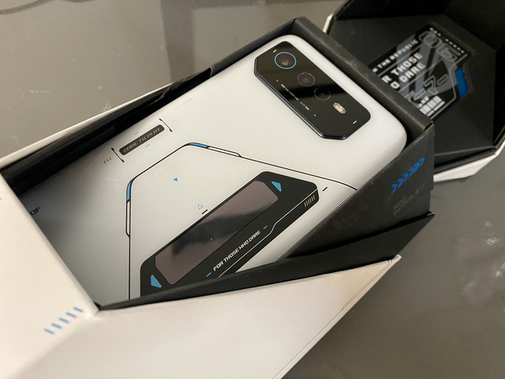 #開箱 超帥的ROG Phone 6 PRO