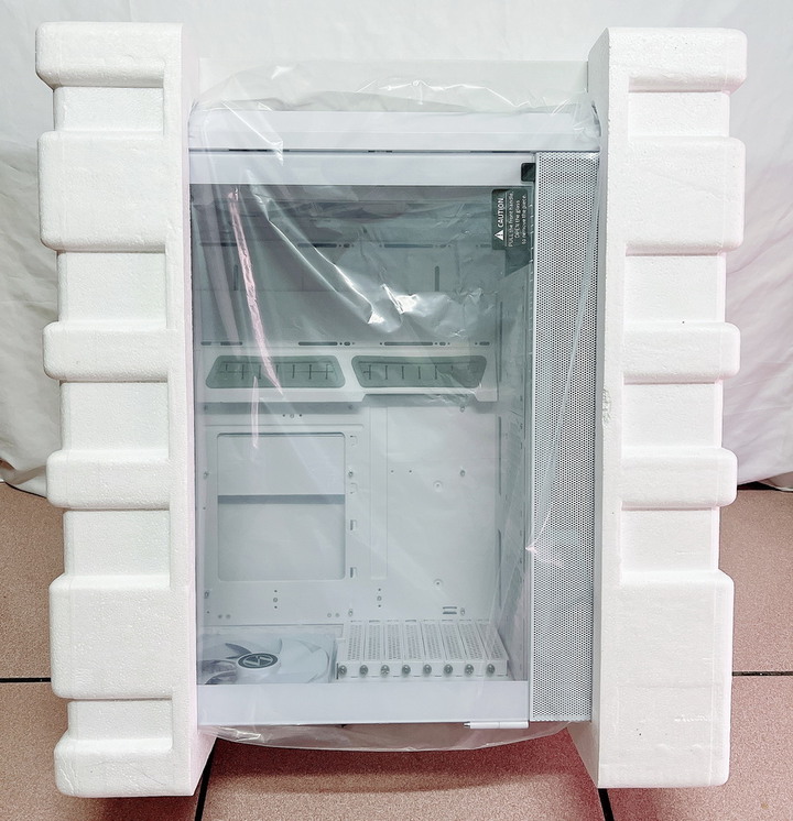 海量硬碟安裝、10顆風扇散熱、整線苦手救星 - LIAN LI LANCOOL III RGB 雙側透玻璃機殼