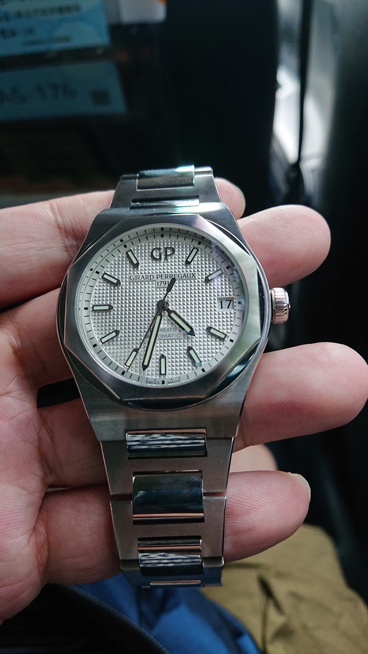 開箱：GIRARD-PERREGAUX Laureato 芝柏白桂冠