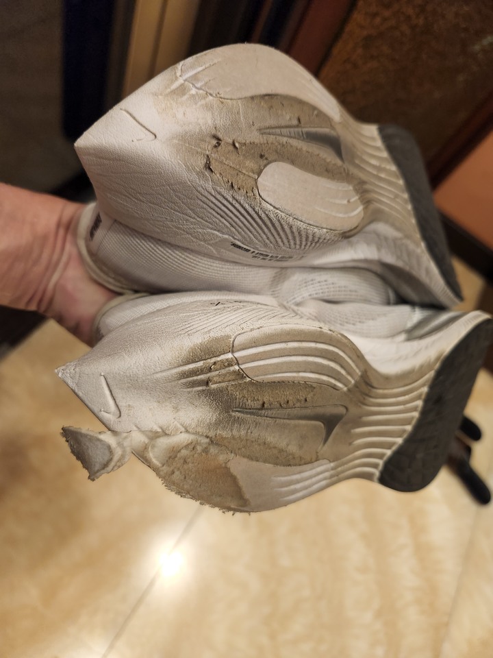 NIKE ZOOMX VAPORFLY NEXT%2 真的蠻不耐磨的