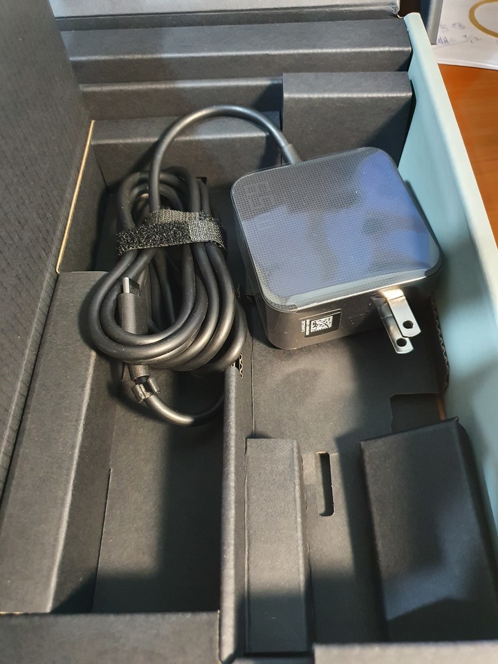 Asus Zenbook 14 OLED UX3402Z開箱