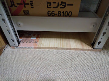 收藏1.8萬本漫畫「書架戳破地板」雪崩了收藏家好絕望：這下怎麼辦？