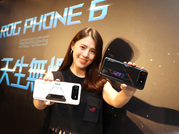新版本ROG6搭配聯發科的天璣9000+，還跑出安兔兔最高分!