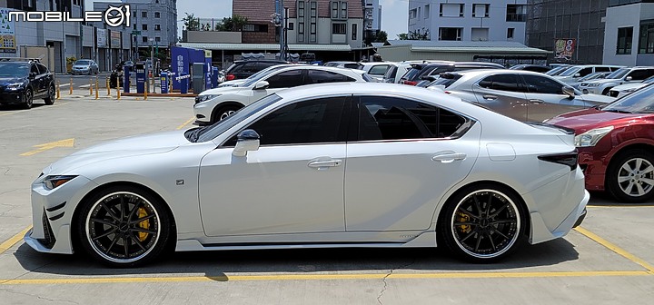 2022 Artisan spirits Lexus IS300h Fsport 帥氣登場 車主同意分享文