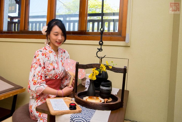 【臺南美容】顛覆小編對於采耳店的想像,來安平采耳紓壓,還有和服免費體驗,拍完照店家還會幫你做成相框,店內也有提供午茶和熱鹹食~耳朵先生采耳館-安平店