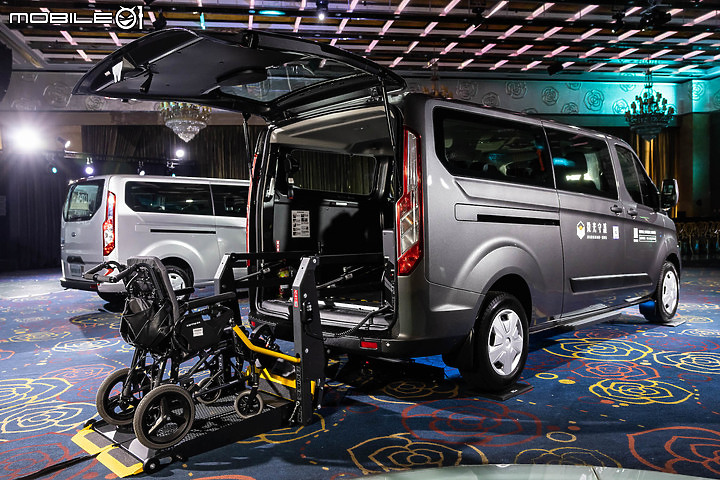 Ford Tourneo Custom八座豪華型試駕|新年式選擇更豐富,商務、家用兩相宜!
