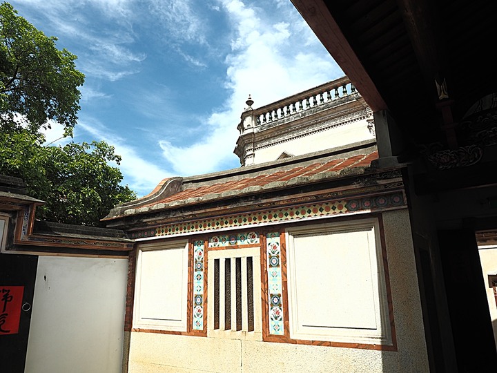 「有水頭富，無水頭厝」之前水頭中界洋樓群 — 金水國小、得月樓、僑鄉文化館、黃永遷、黃永鑿兄弟洋樓(水頭42號洋樓) — 盛夏金門四日行 金城篇 第1部