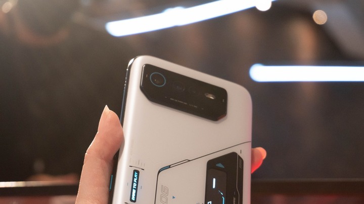 點我看大圖 ROG Phone 新成員報到!不打遊戲就不適合擁有 ROG Phone 6 Pro 嗎?