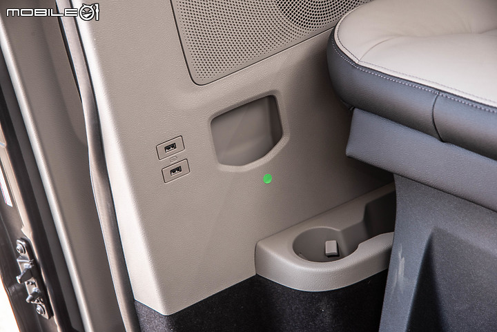 Ford Tourneo Custom八座豪華型試駕|新年式選擇更豐富,商務、家用兩相宜!