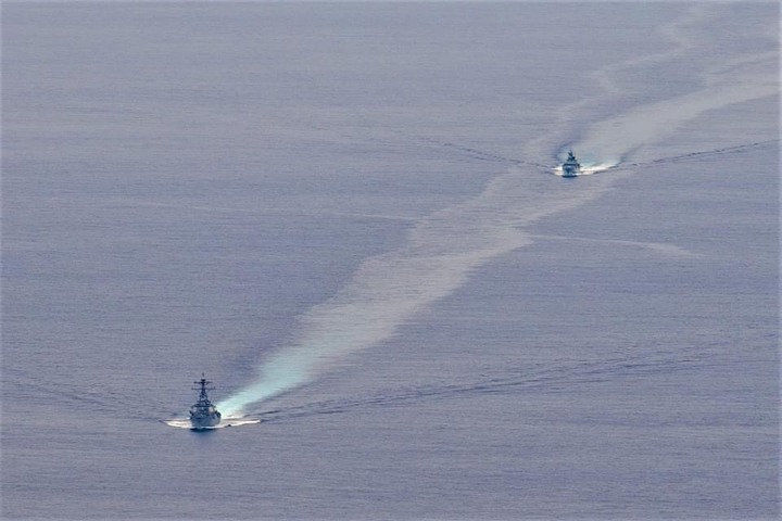 美國跟加拿大軍艦聯袂例行性通過台灣海峽