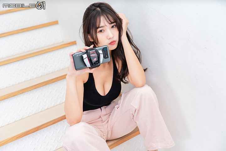 ASUS ROG Phone 6D Ultimate|天璣9000+佐散熱閥 成就冷卻新境界