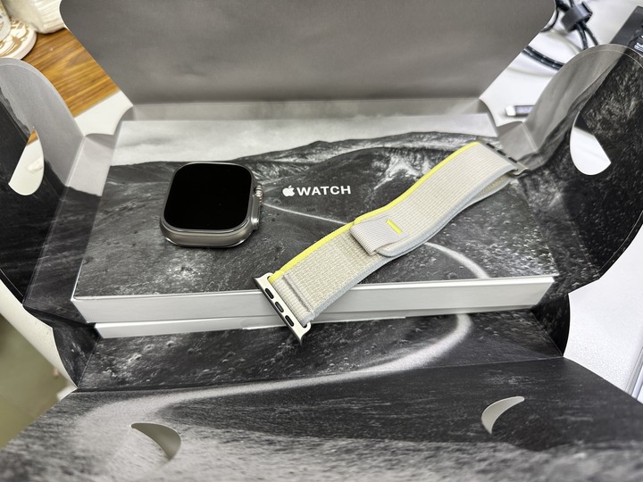 Apple Watch Ultra 越野黃 簡易開箱