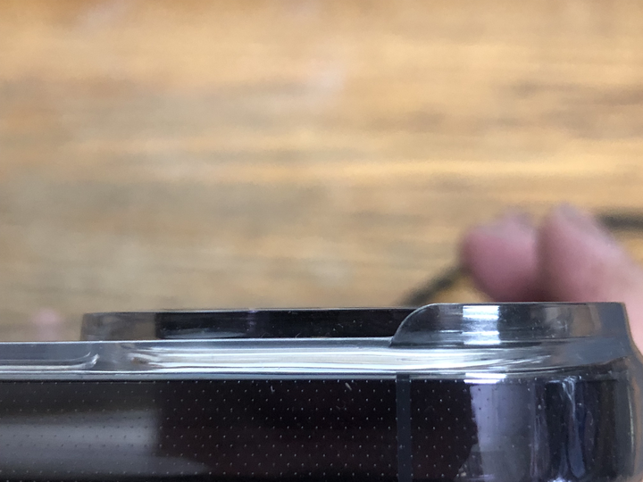 iPhone14 Pro Max求鏡頭貼貼完後，手機可平放在桌面，且桌面不會撸到鏡頭的外殼推薦