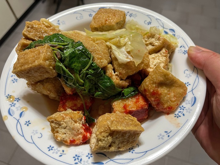 [食記] 後港臭豆腐，台灣新北新莊，現炸香酥熱騰騰炸臭豆腐配九層塔！