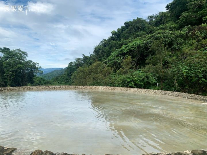南投景點|免費玩水消暑，戲石坑，還有許多蝴蝶身邊圍繞