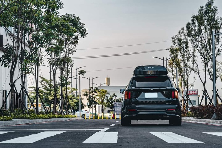 KIA SORENTO BLACK LINE