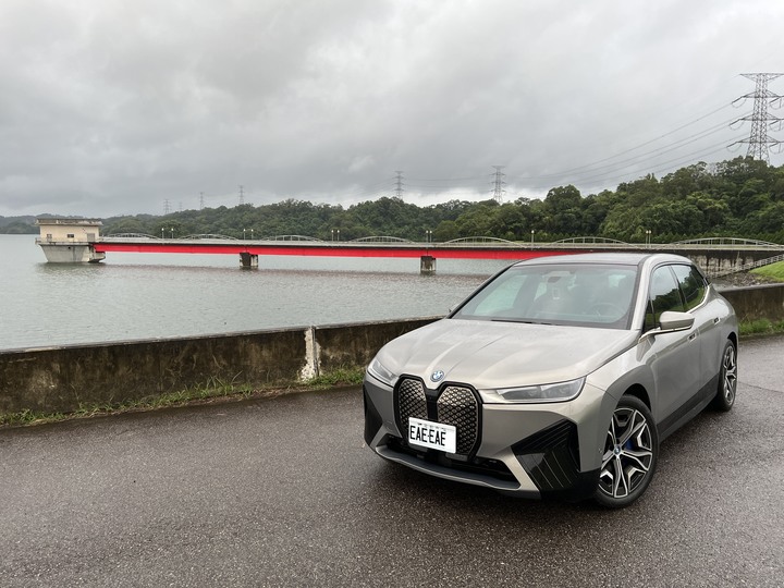 點我看大圖 MY22 iX50 Oxide Grey 開箱
