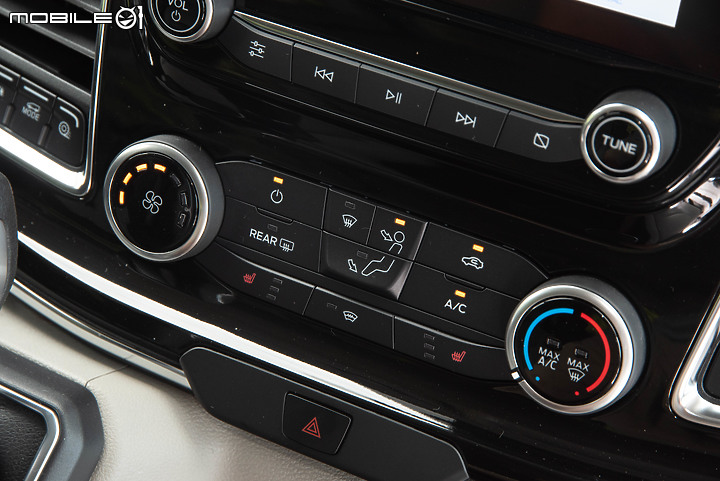Ford Tourneo Custom八座豪華型試駕|新年式選擇更豐富,商務、家用兩相宜!