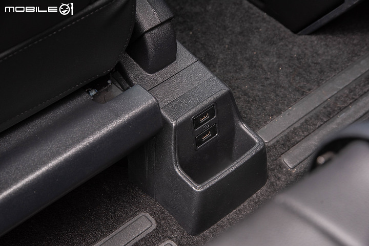 Ford Tourneo Custom八座豪華型試駕|新年式選擇更豐富,商務、家用兩相宜!
