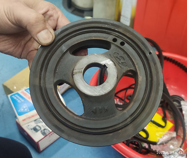 04年Matrix1.6 冷氣壓縮機+引擎腳+4條皮帶(更換)