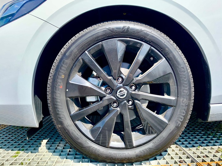 國產四門房車的「顏值」擔當!?NISSAN SENTRA開箱!