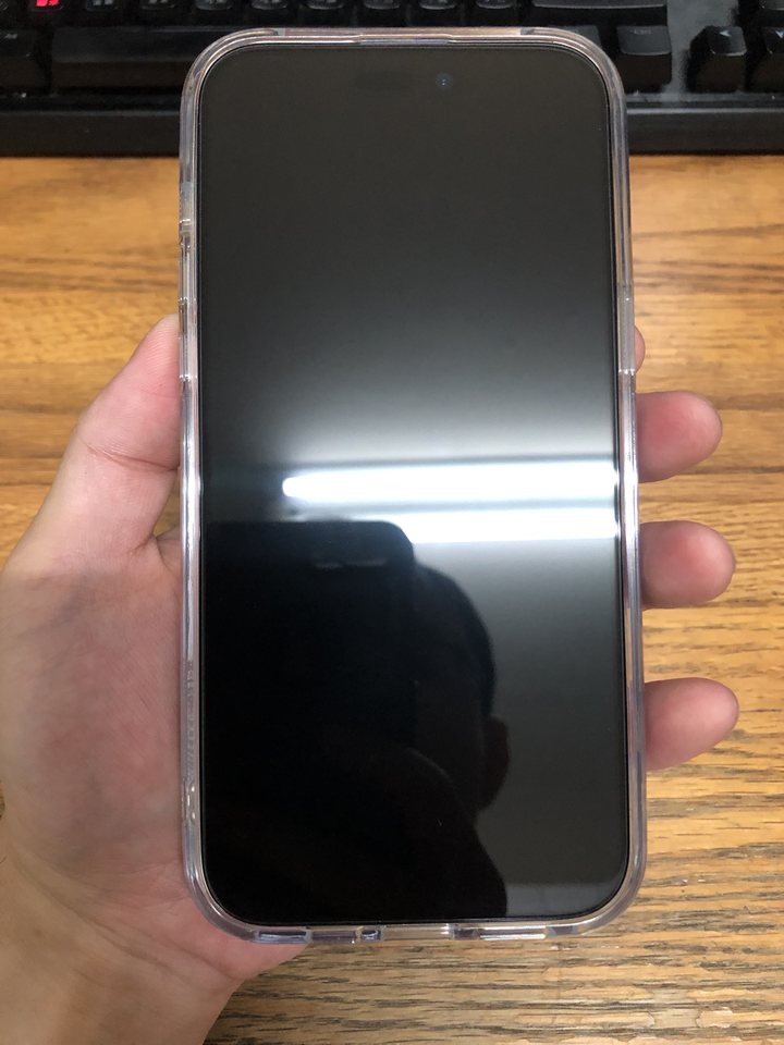 iPhone14 Pro Max求鏡頭貼貼完後，手機可平放在桌面，且桌面不會撸到鏡頭的外殼推薦