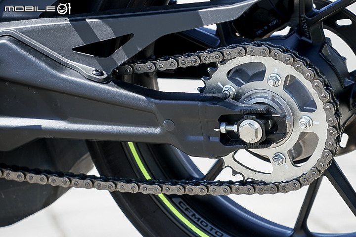 CFMOTO 300SR 試駕|操控中規中矩 配備相對超值