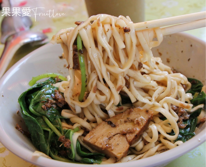 苗栗美食|藏身在停車場旁的美味乾麵