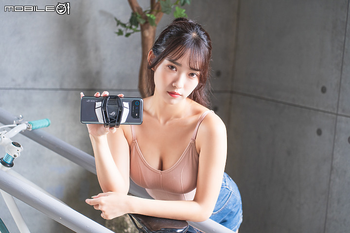 ASUS ROG Phone 6D Ultimate|天璣9000+佐散熱閥 成就冷卻新境界