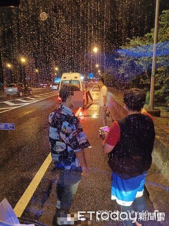 統聯司機國道勇救31乘客!廣播「要叫救護車」他停路肩沒了心跳