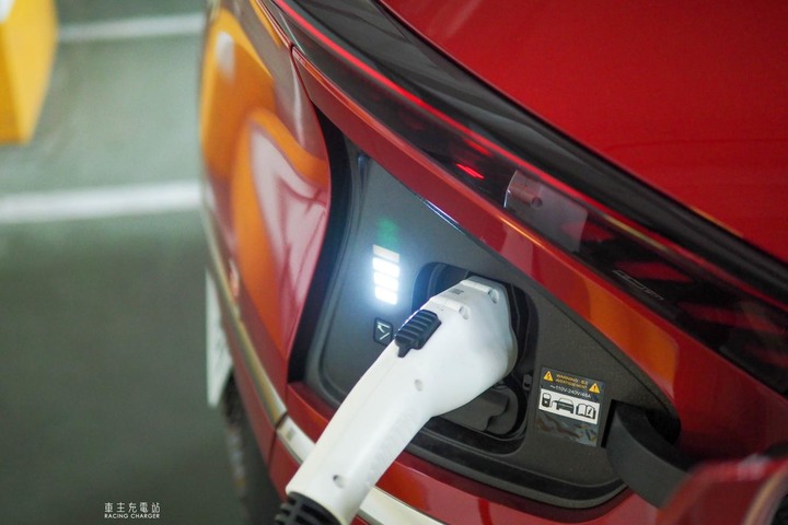 點我看大圖 KIA EV6 Air 增程版(CV)一日車主開箱心得評價:台北台東來回免超充,有i-pedal、沒i-pedal可用里程差很多!