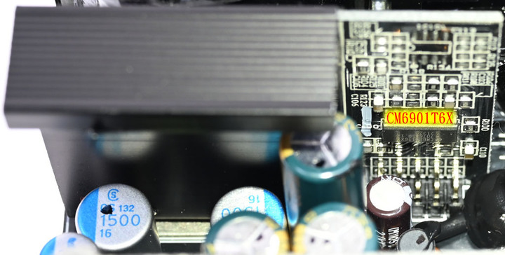 CORSAIR RM1000e 1000W金牌全模組化電源開箱