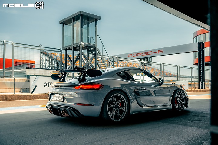 Porsche 718 Cayman GT4 RS麗寶賽道體驗 │ 直擊腦門的九千轉轟鳴,更不負賽道機器的威名!