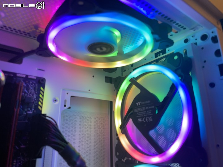 [開箱] 可拆可換 TT 耀影 SWAFAN RGB 風扇