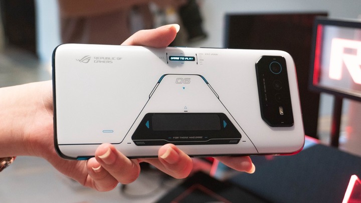點我看大圖 ROG Phone 新成員報到!不打遊戲就不適合擁有 ROG Phone 6 Pro 嗎?