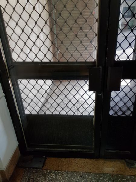這種玻璃鋁門 可以換成電子鎖嗎?