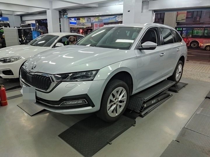 ŠKODA OCTAVIA COMBI 1.0TSI e-TEC 15,000km保養全紀錄,巧遇【ŠKODA x Rakuten Monkeys 樂天桃猿一日店長】台北場