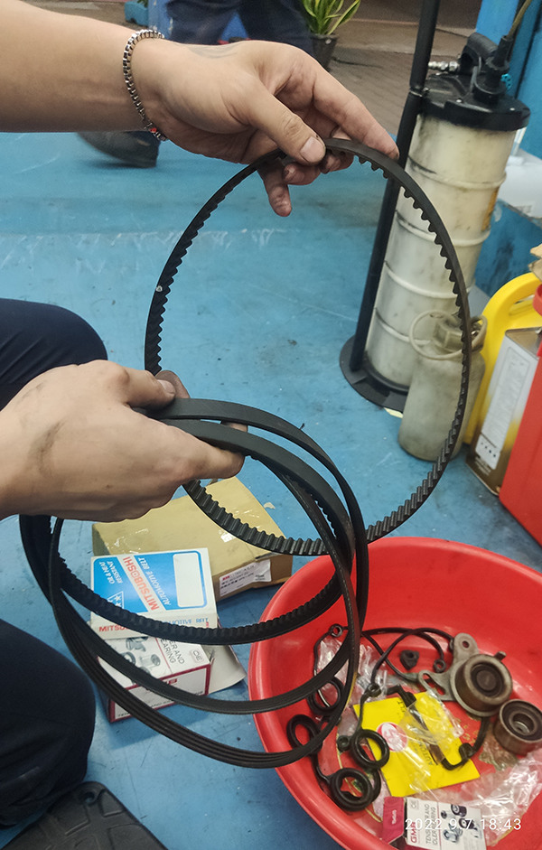 04年Matrix1.6 冷氣壓縮機+引擎腳+4條皮帶(更換)