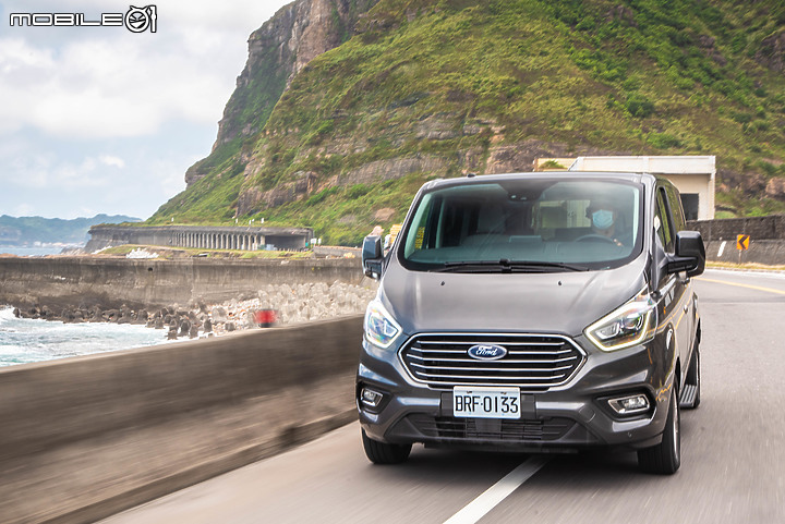 Ford Tourneo Custom八座豪華型試駕|新年式選擇更豐富,商務、家用兩相宜!