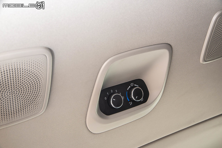 Ford Tourneo Custom八座豪華型試駕|新年式選擇更豐富,商務、家用兩相宜!