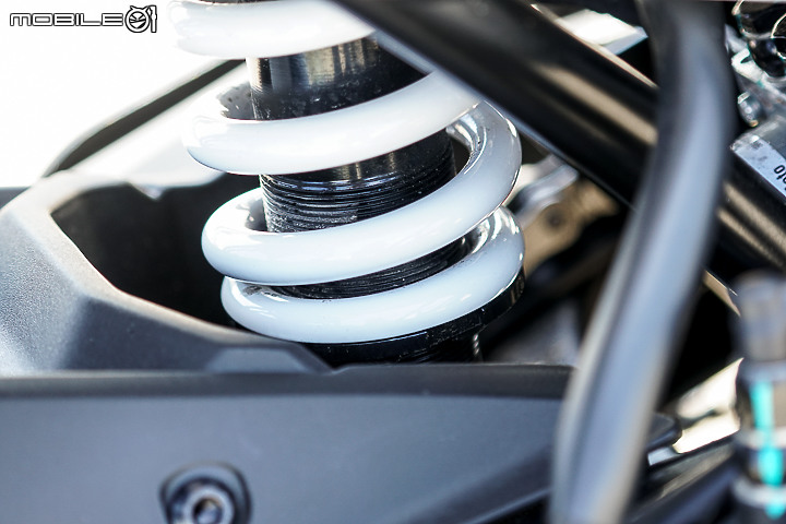 CFMOTO 300SR 試駕|操控中規中矩 配備相對超值