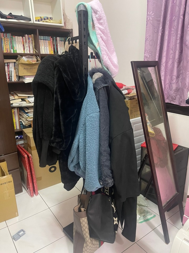 衣櫃壞掉而發現好東西