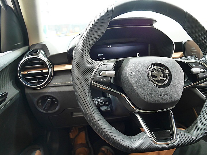 ŠKODA OCTAVIA COMBI 1.0TSI e-TEC 15,000km保養全紀錄,巧遇【ŠKODA x Rakuten Monkeys 樂天桃猿一日店長】台北場